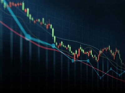 Золото отступает от максимумов в $5600, индекс FTSE 100 находится на подъеме