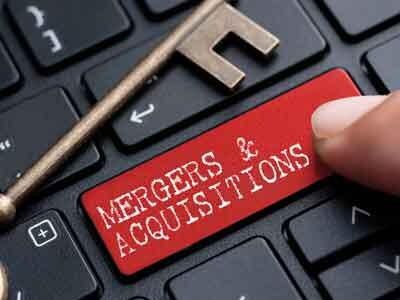Mergers and acquisitions of companies: goals, types, features, pros and cons
